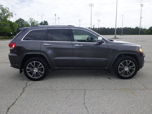 Used 2017 Jeep Grand Cherokee Overland w/ Jeep Active Safety Group AWD/4WD image 6