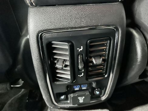 Used 2015 Jeep Grand Cherokee Limited AWD/4WD image 27