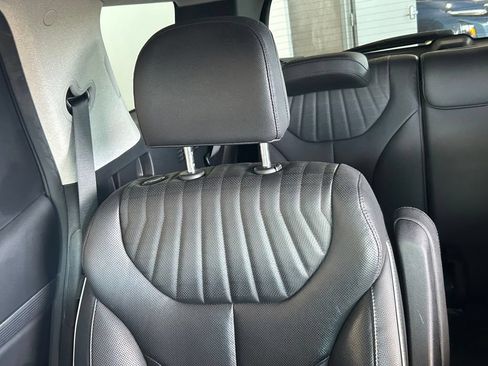 Used 2024 Hyundai Palisade Limited FWD image 12