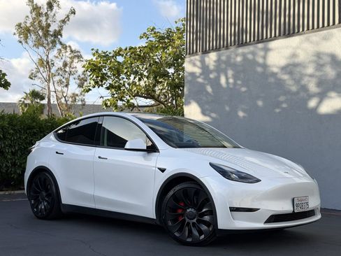 Used 2022 Tesla Model Y Performance AWD/4WD image 2