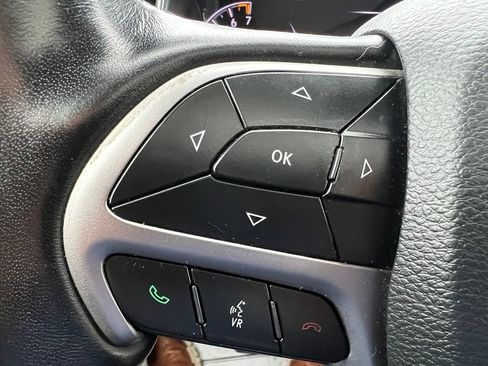 Used 2020 Jeep Grand Cherokee Altitude AWD/4WD image 39