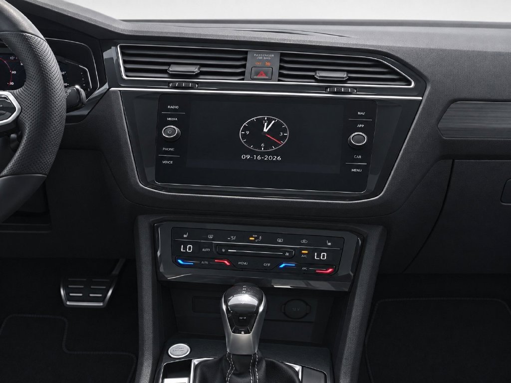 Used 2024 Volkswagen Tiguan SEL R-Line w/ MDO Package, Two-Row AWD/4WD image 31
