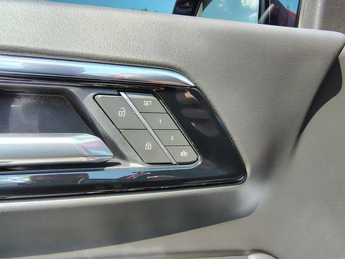 Certified 2025 Chevrolet Tahoe Premier AWD/4WD image 16