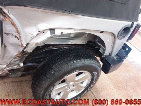 Used 2008 Jeep Wrangler Sahara w/ Dual Top Group image 19