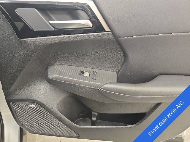 Used 2025 Mitsubishi Outlander AWD image 11