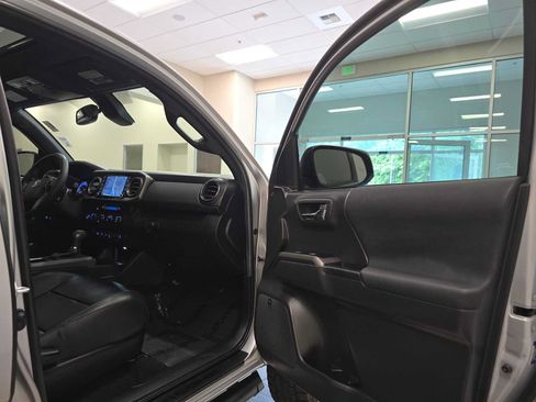 Certified 2022 Toyota Tacoma TRD Sport w/ TRD Premium Sport Package AWD/4WD image 28