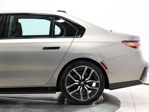 Used 2023 BMW 740i w/ Parking Assistance Package RWD image 9