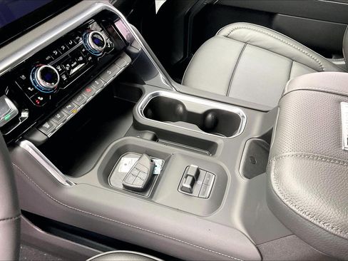 New 2026 GMC Sierra 2500 Denali w/ Denali Reserve Package image 8