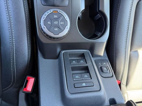 Used 2025 Ford Bronco Badlands AWD/4WD image 32