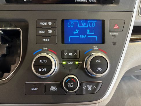 Used 2020 Toyota Sienna XLE Premium AWD/4WD image 24