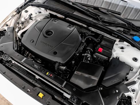 Used 2020 Volvo S60 T5 Momentum image 44