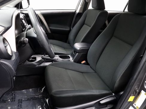 Used 2017 Toyota RAV4 LE image 9