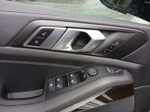 Used 2021 BMW X5 xDrive40i w/ M Sport Package image 14