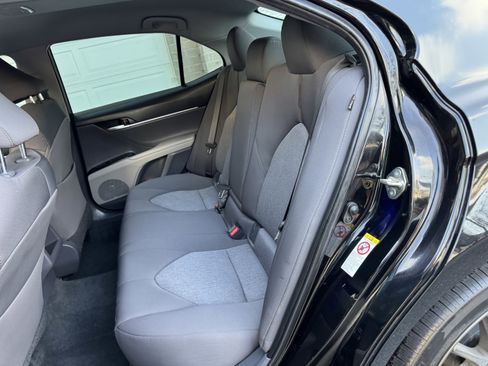 Used 2018 Toyota Camry LE image 30