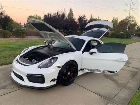 Used 2016 Porsche Cayman GT4 image 25