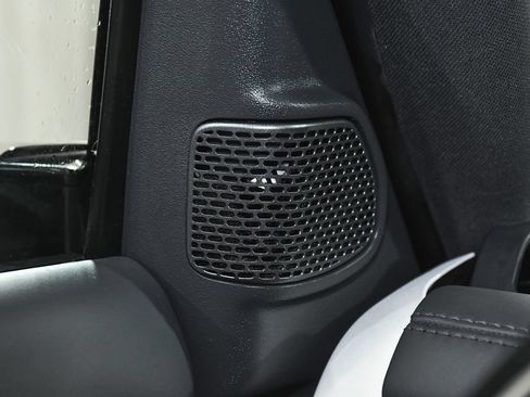 Used 2023 Land Rover Defender 110 S AWD/4WD image 27