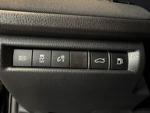 Used 2025 Toyota Camry LE FWD image 31