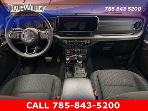 Used 2024 Jeep Wrangler Unlimited Rubicon 4xe image 7