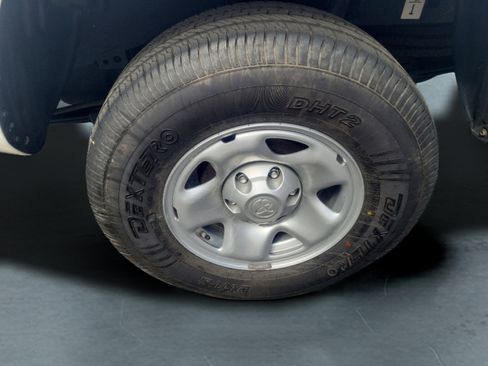 Used 2023 Toyota Tacoma SR RWD image 10