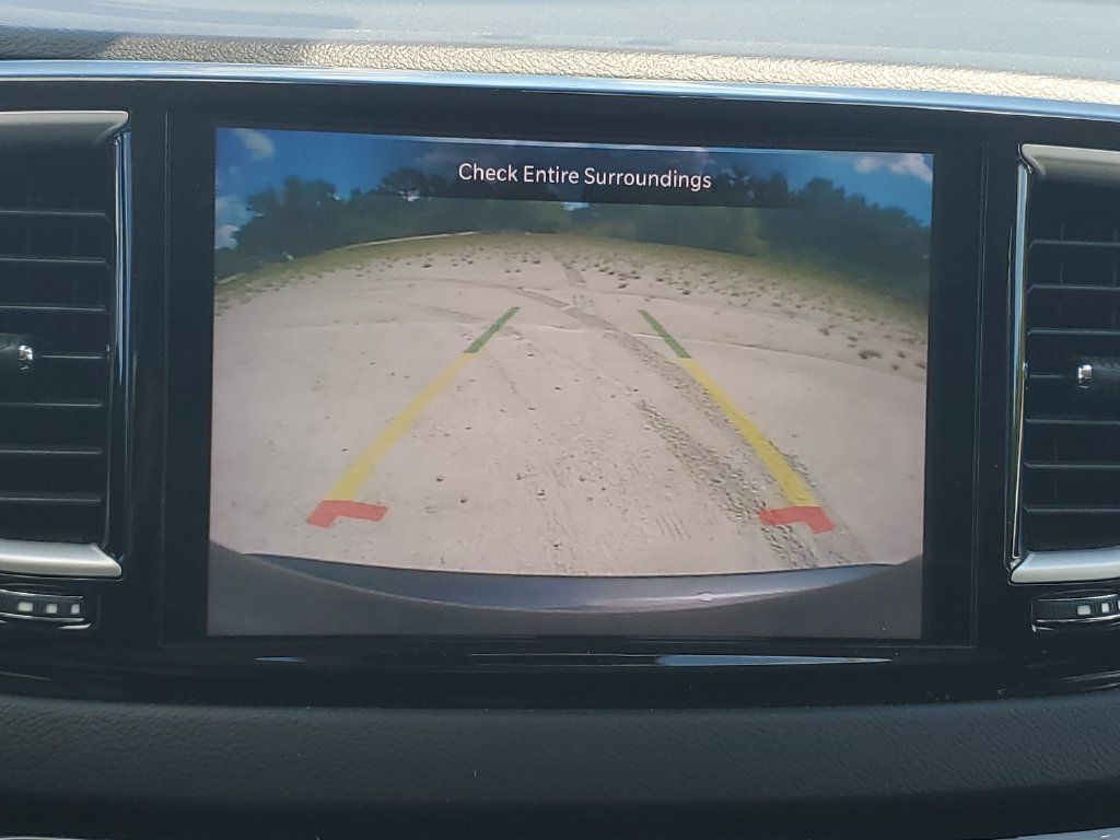 Used 2022 Chrysler Pacifica Touring-L FWD image 17