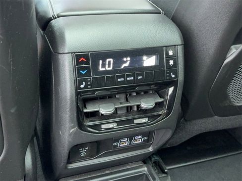 Used 2024 Jeep Grand Cherokee L Limited w/ Luxury Tech Group II image 44