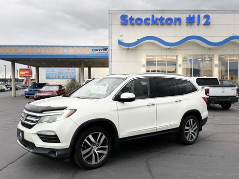 Used 2017 Honda Pilot Touring image 1
