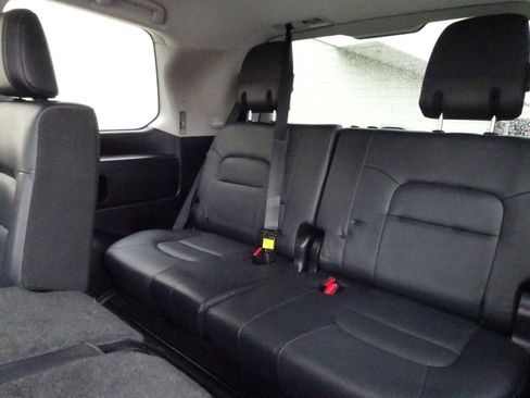 Used 2018 Toyota Land Cruiser image 12