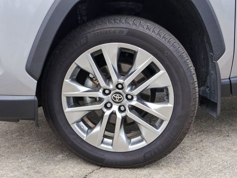 Used 2024 Toyota RAV4 XLE Premium FWD image 29