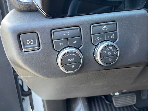 New 2026 GMC Sierra 1500 Elevation image 10