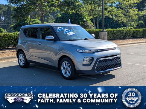 Used 2022 Kia Soul LX w/ Technology Package FWD image 1