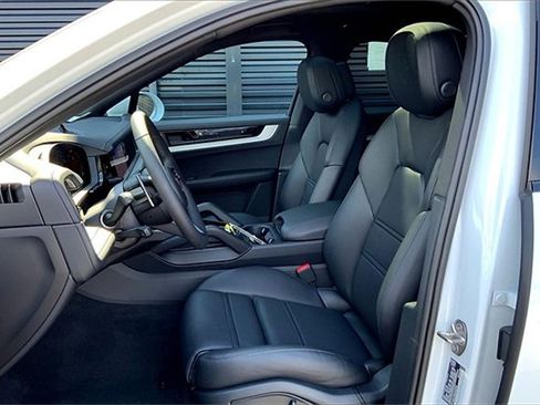 New 2025 Porsche Cayenne Coupe image 5