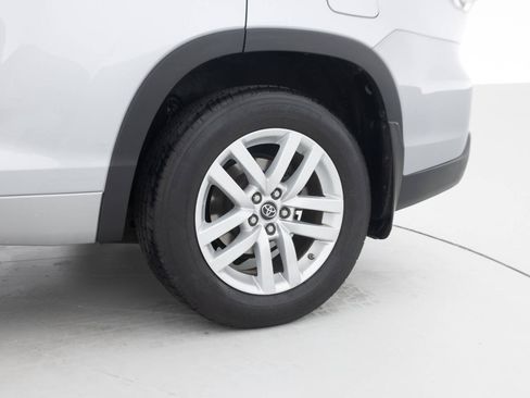 Used 2016 Toyota Highlander LE AWD/4WD image 22