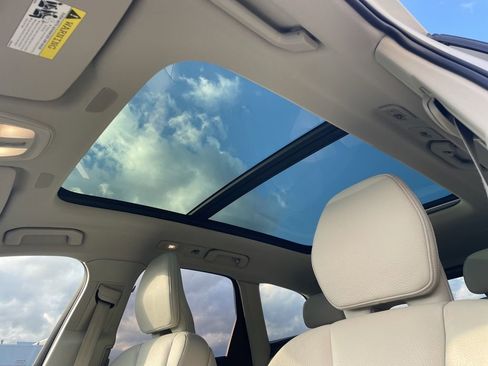 Certified 2023 Volvo XC60 B5 Plus w/ Climate Package image 21