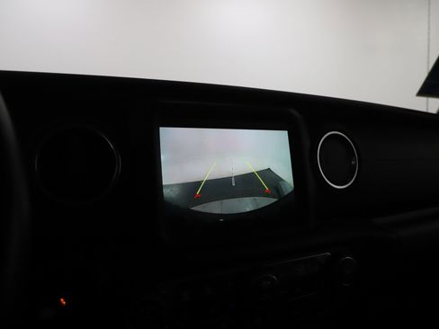 Used 2022 Jeep Wrangler Unlimited Sahara w/ Cold Weather Group image 28