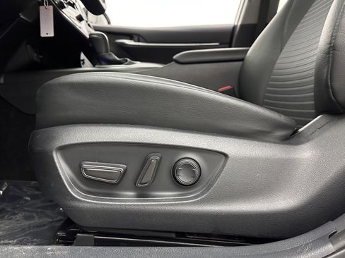 Used 2024 Toyota Camry SE image 12