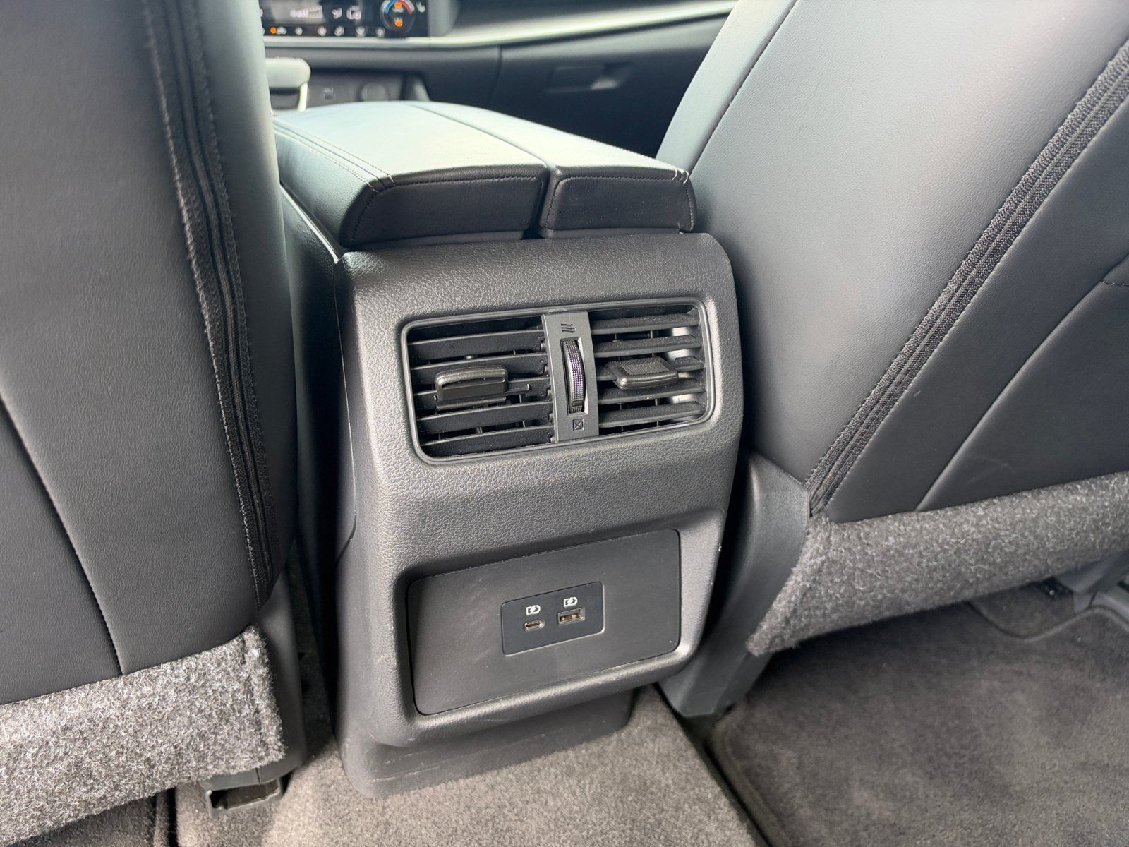 Used 2023 Nissan Rogue SV w/ SV Premium B Package FWD image 17