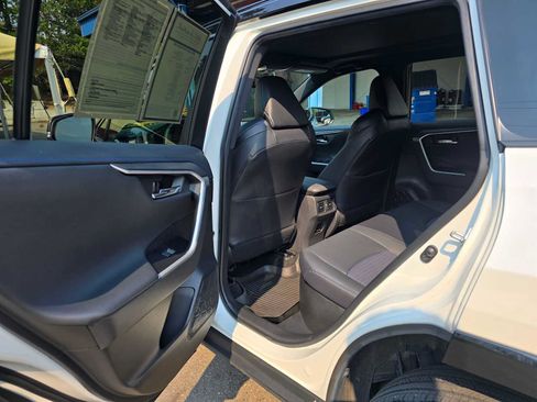 Used 2022 Toyota RAV4 XSE AWD/4WD image 15