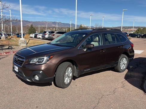 Used 2019 Subaru Outback 2.5i Premium image 3