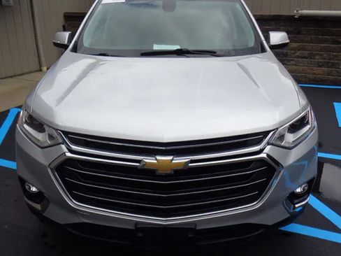 Used 2019 Chevrolet Traverse LT w/ LT Premium Package AWD/4WD image 5