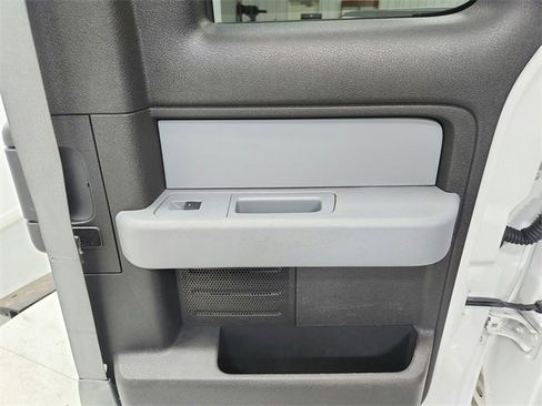 Used 2012 Ford F150 XLT w/ XLT Chrome Pkg image 42