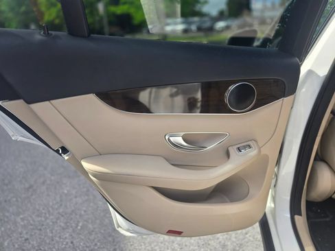 Used 2019 Mercedes-Benz GLC 300 4MATIC image 26