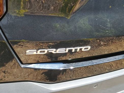 Used 2025 Kia Sorento S AWD/4WD image 7