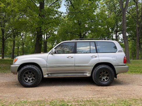 Used 2001 Toyota Land Cruiser AWD/4WD image 2