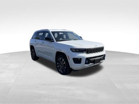 Used 2023 Jeep Grand Cherokee Overland AWD/4WD image 4