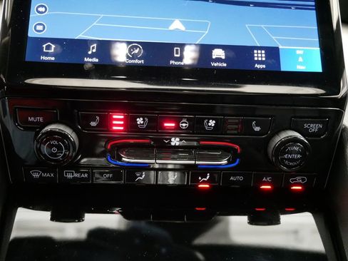 Certified 2025 Jeep Grand Cherokee L Limited w/ Luxury Tech Group II image 51