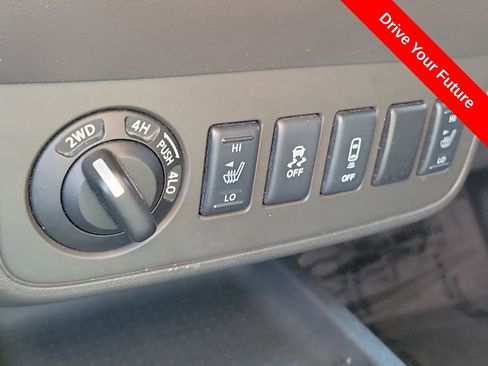 Used 2015 Nissan Frontier SV AWD/4WD image 8