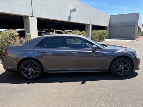 Used 2022 Chrysler 300 Touring L RWD image 3