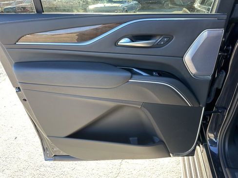 Used 2024 Cadillac Escalade ESV Premium Luxury Platinum image 32