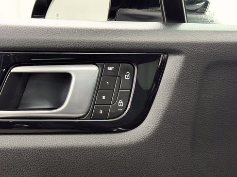 Certified 2023 Porsche Cayenne AWD/4WD image 29