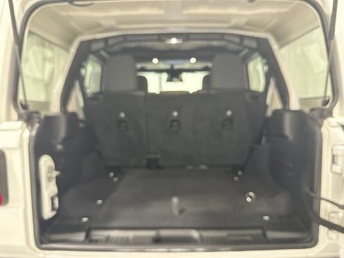 Used 2025 Jeep Wrangler Unlimited Sahara AWD/4WD image 46